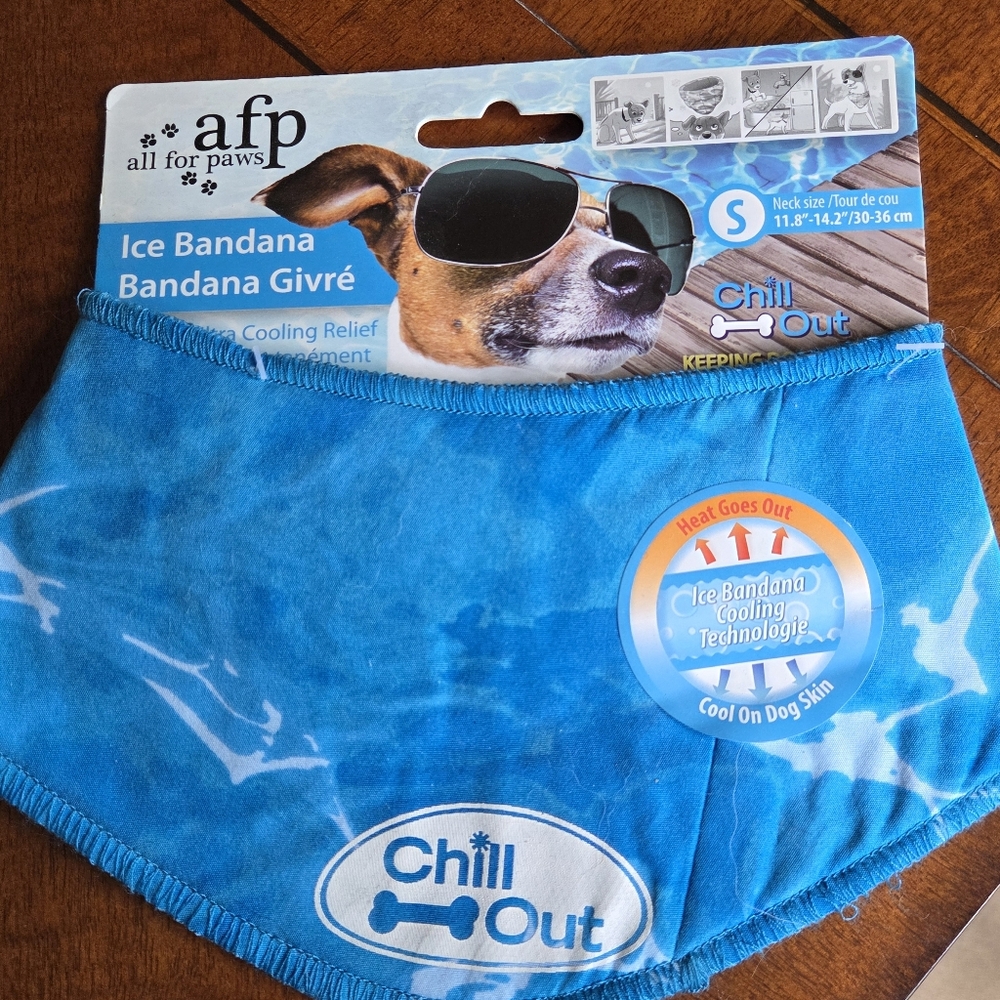 NWT ALL FOR PAWS Chill Out Ice Bandana, Small